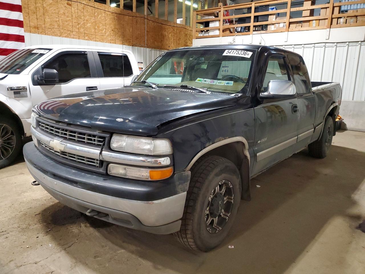 Salvage Chevrolet Silverado Image