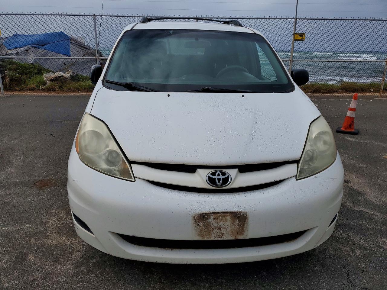 Toyota Sienna Le 7-passenger