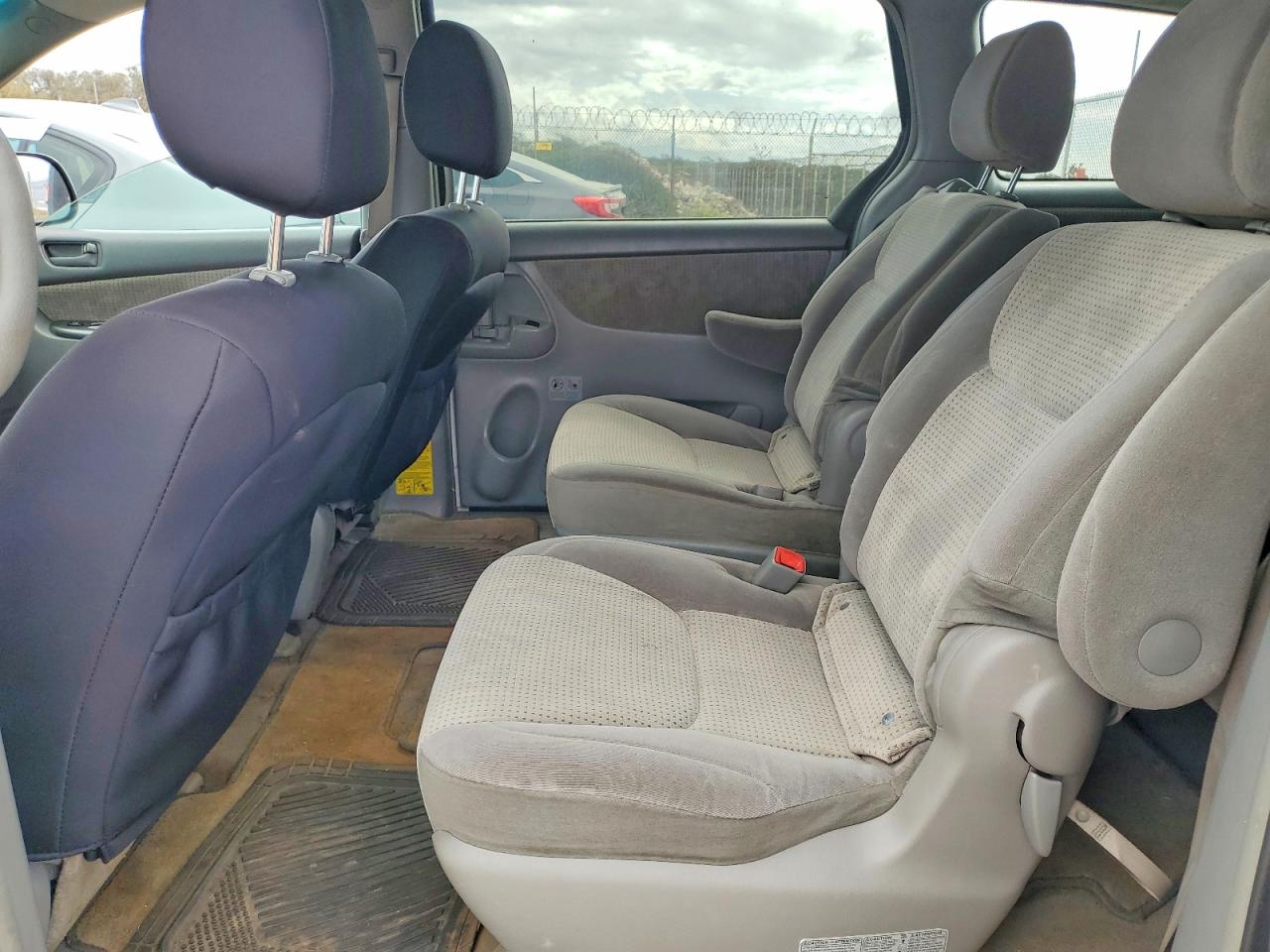 Toyota Sienna Le 7-passenger