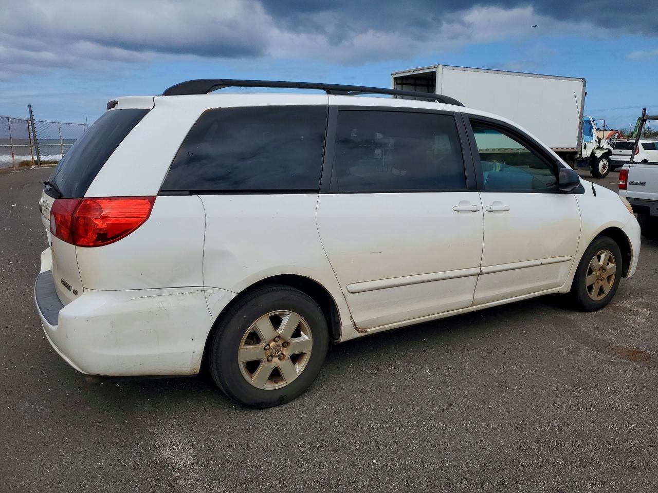 Toyota Sienna Le 7-passenger