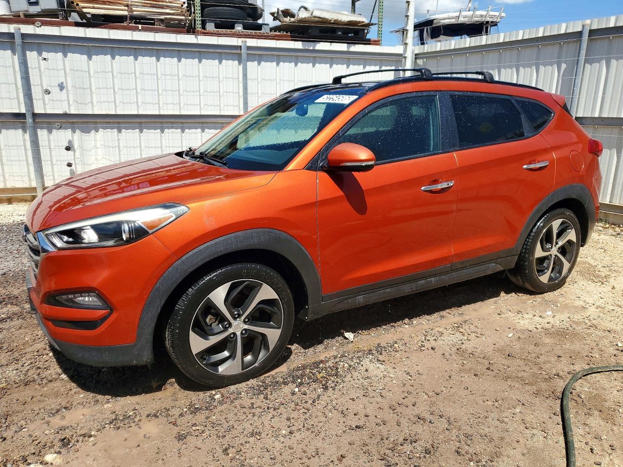 Salvage Hyundai TUCSON Image