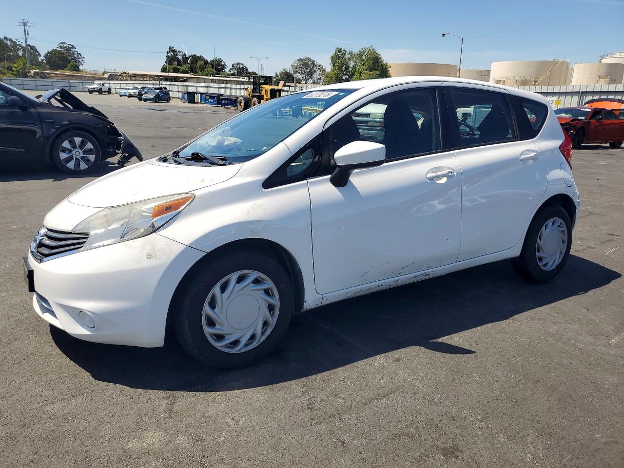 Salvage Nissan Versa Image