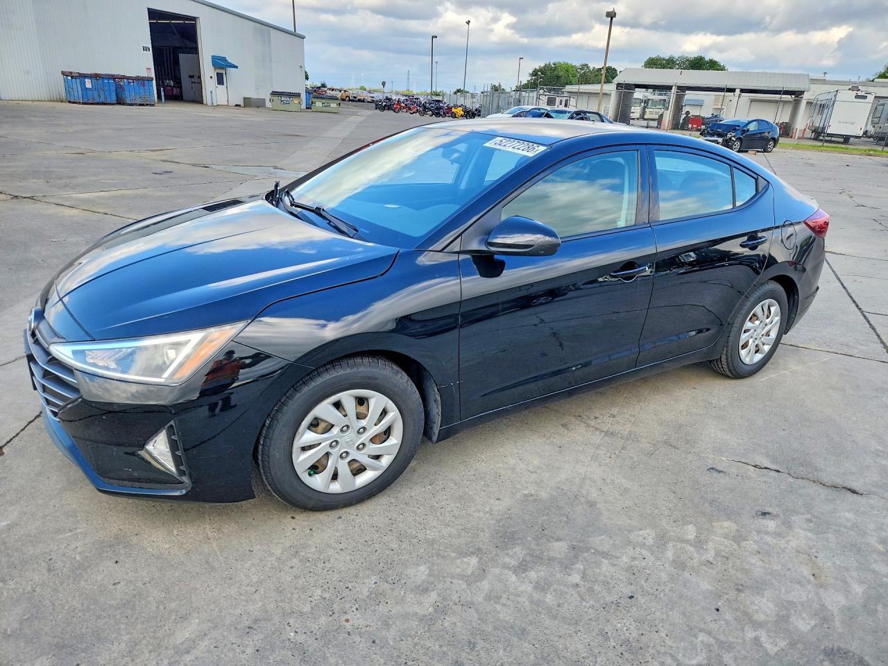 Salvage Hyundai ELANTRA Image