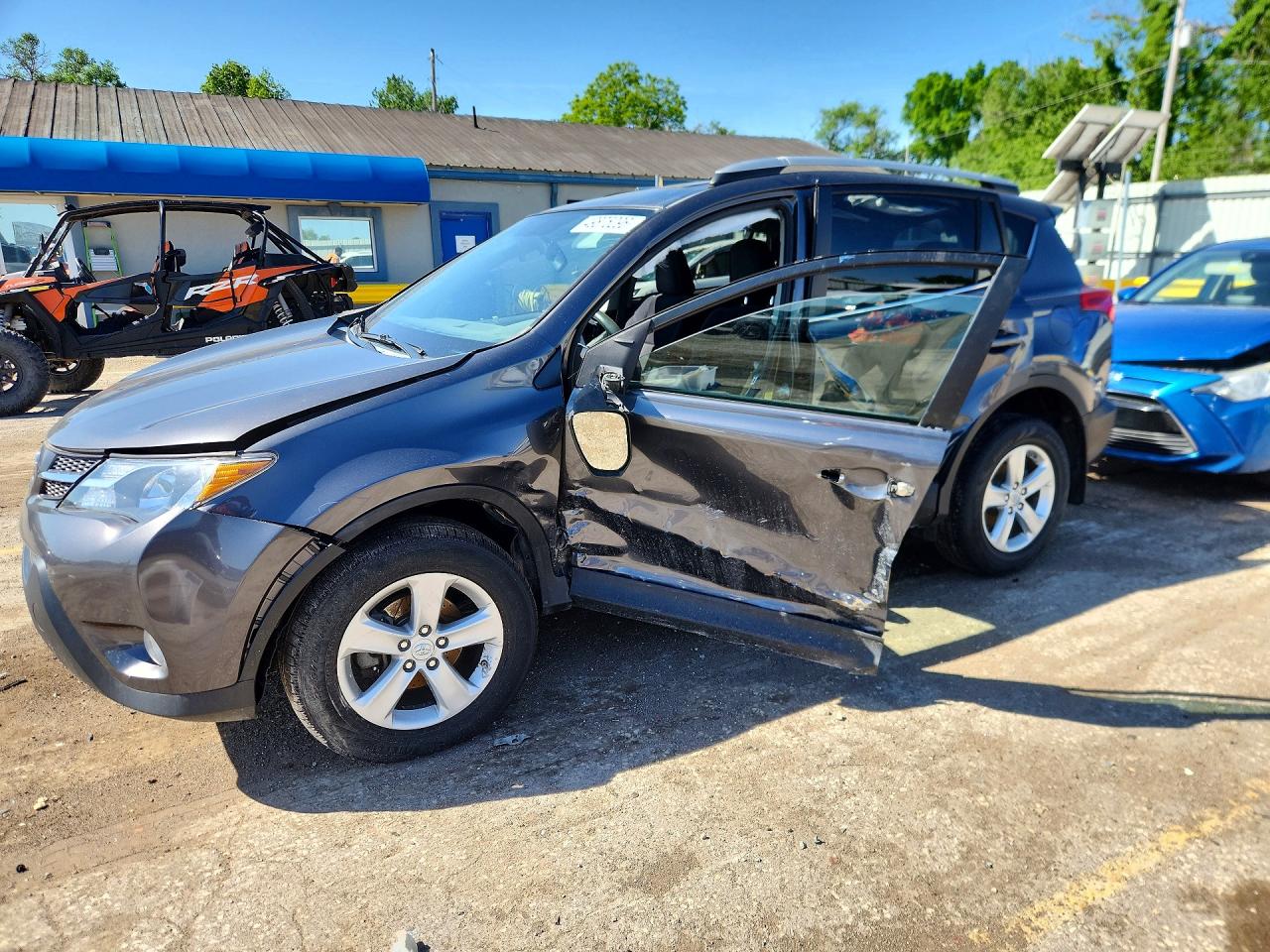 Salvage Toyota RAV4 Image