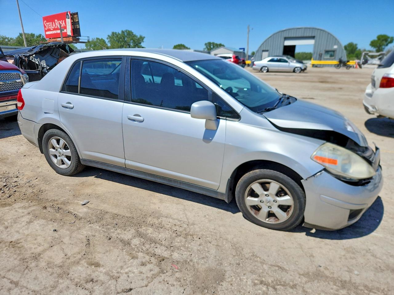 Nissan Versa 1.8 S