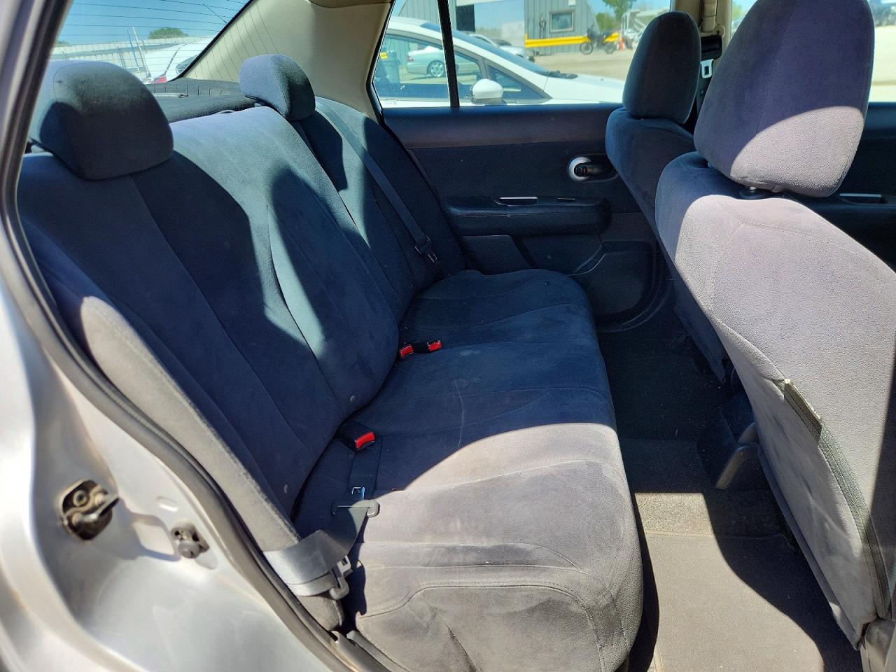 Nissan Versa 1.8 S