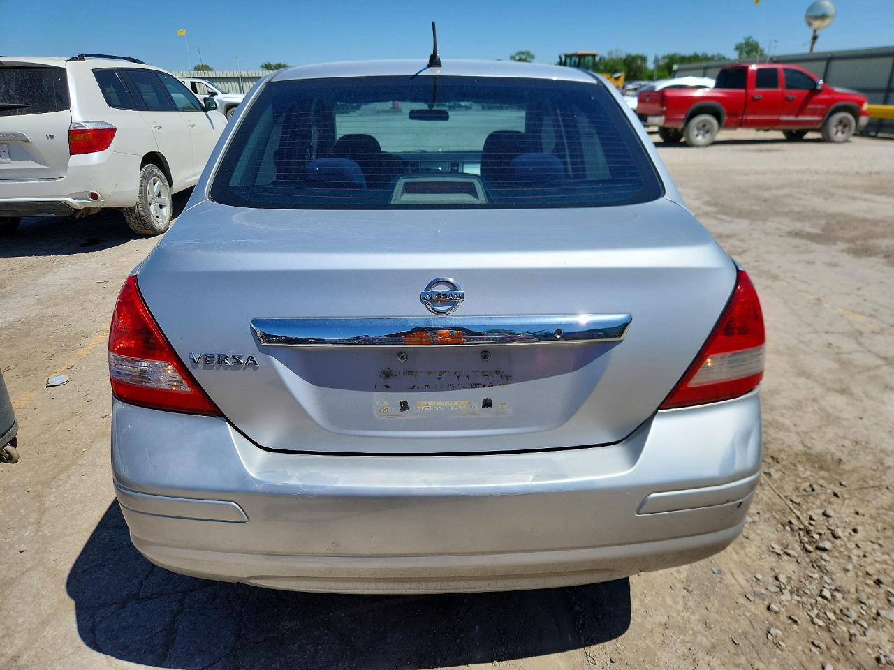 Nissan Versa 1.8 S