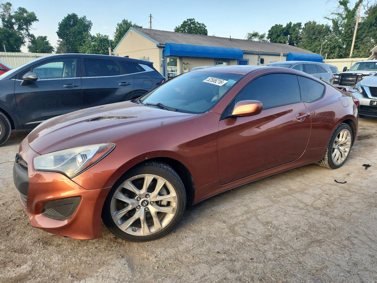 Salvage Hyundai Genesis Image