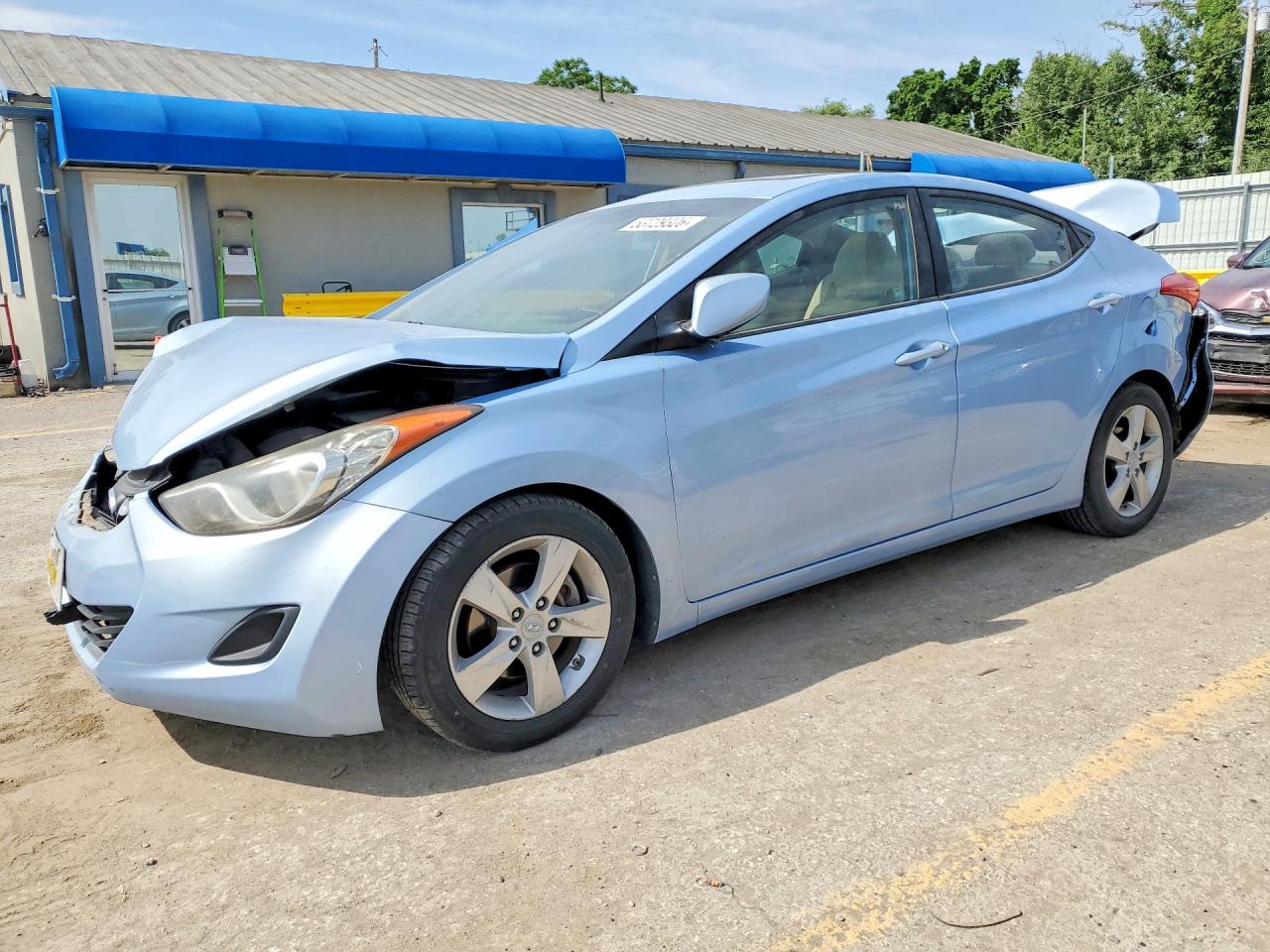 Salvage Hyundai ELANTRA Image