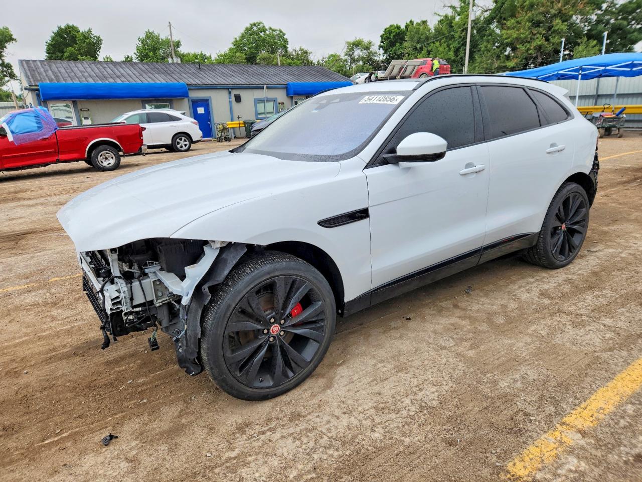 Salvage Jaguar F-PACE Image