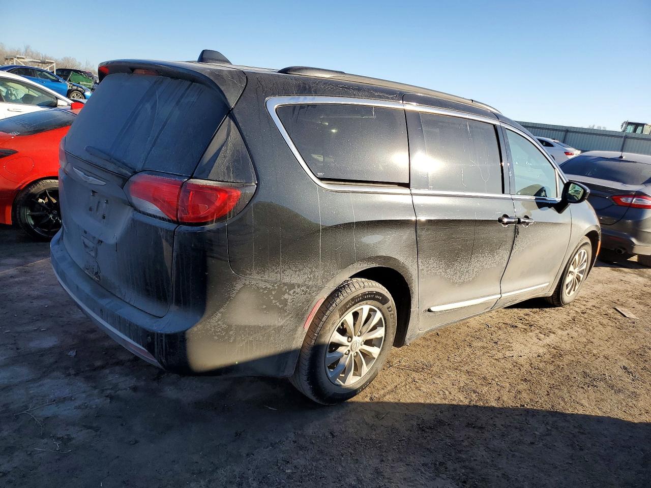 Chrysler Pacifica Touring L