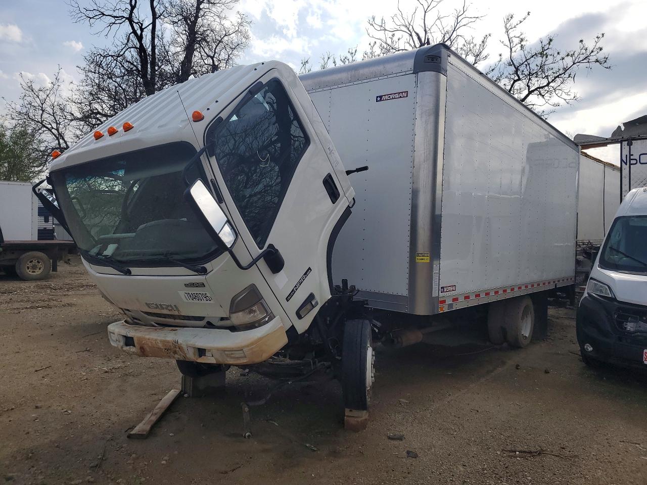 Salvage Isuzu Npr Image