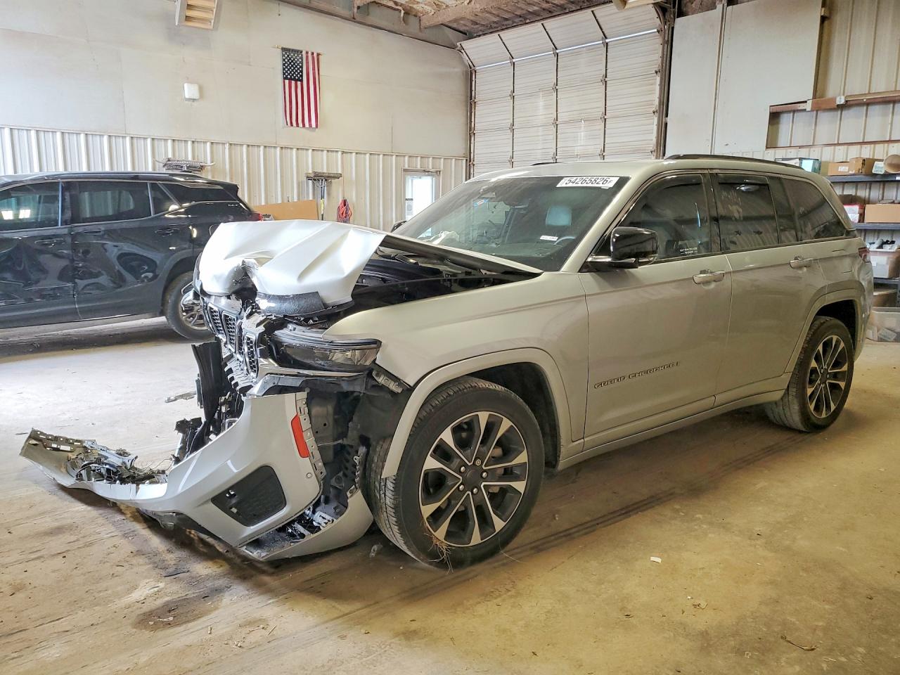 Salvage Jeep Grand Cherokee Image