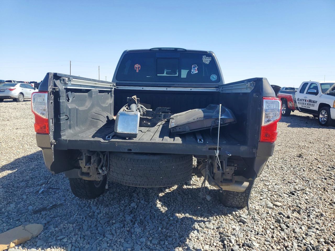 Nissan Titan Sv