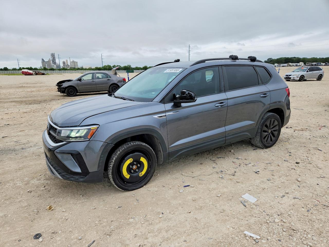 Salvage Volkswagen Taos Image