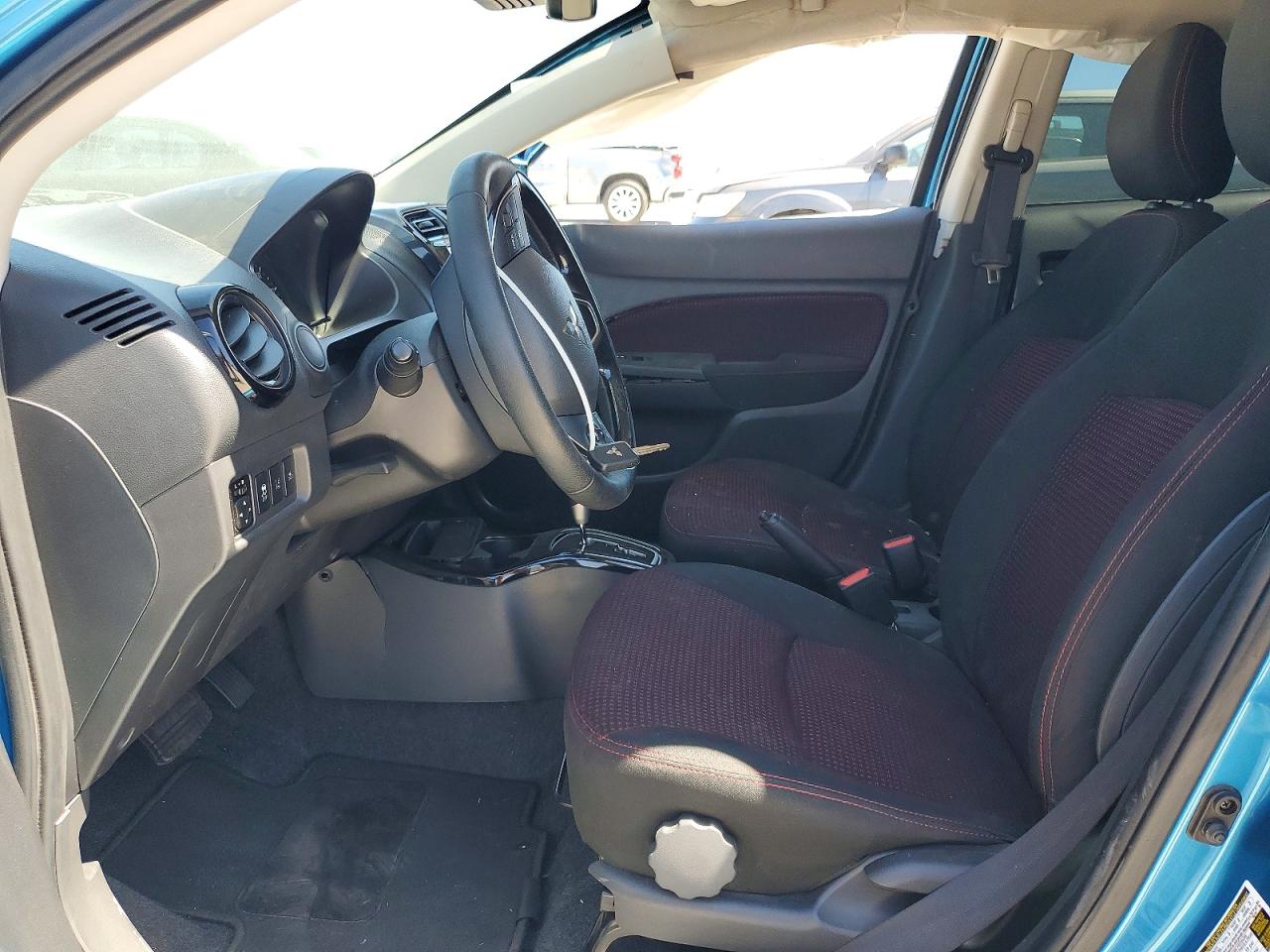 Mitsubishi Mirage Se