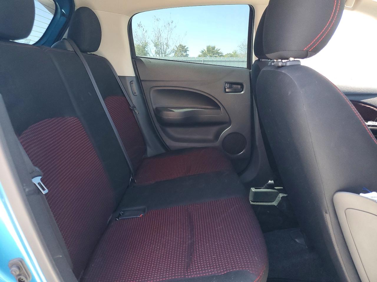 Mitsubishi Mirage Se