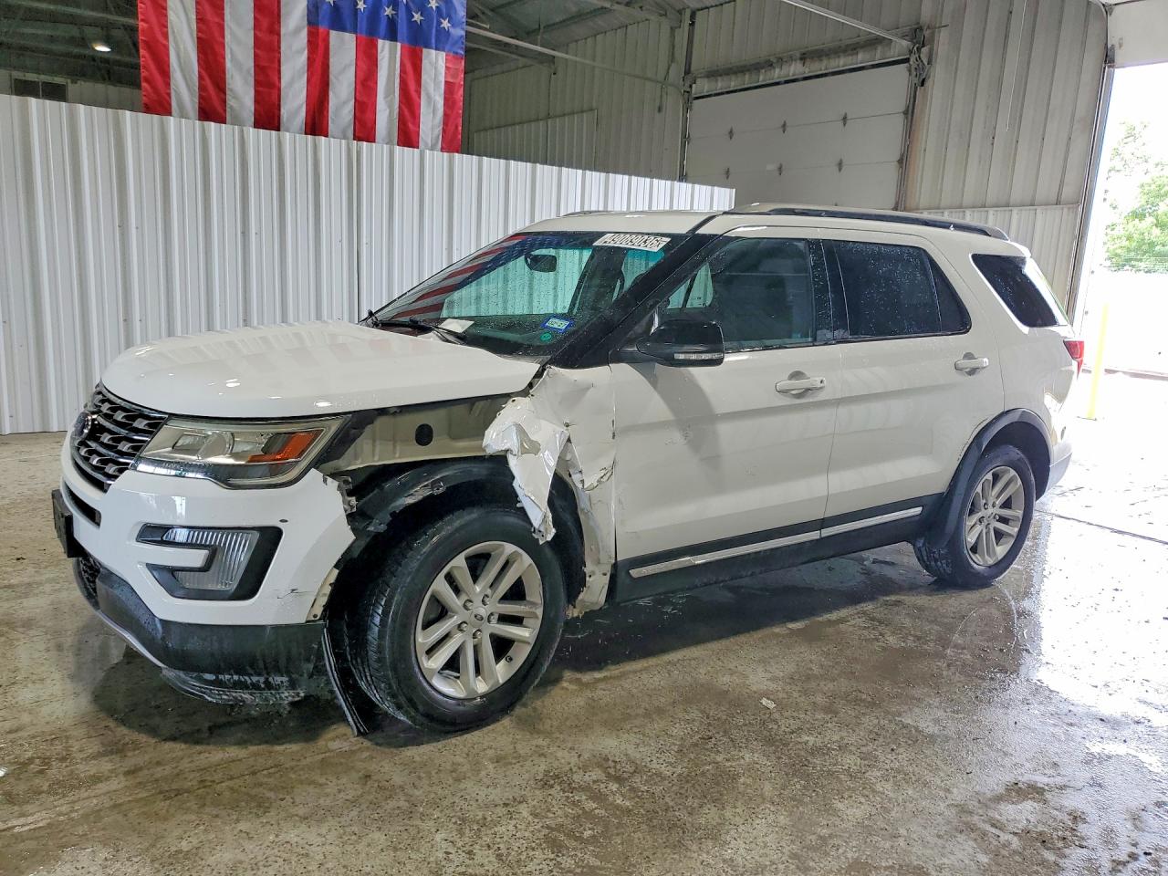 Salvage Ford Explorer Image