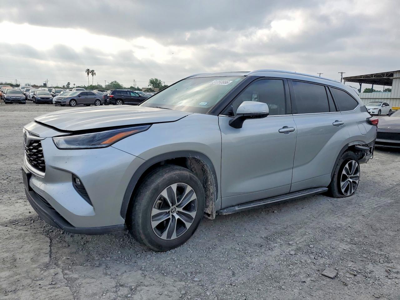 Salvage Toyota Highlander Image