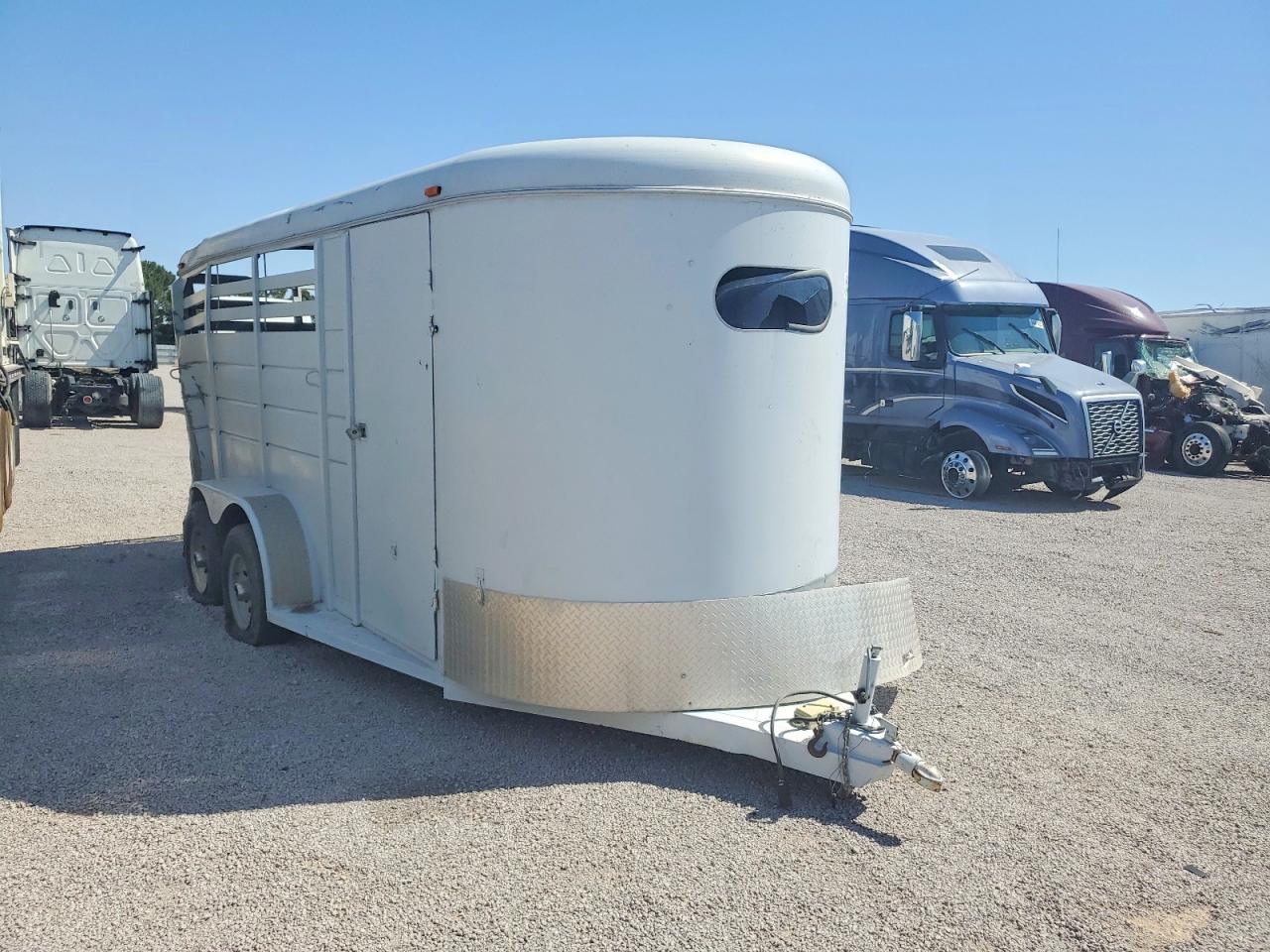 Salvage C&m Trailer Image