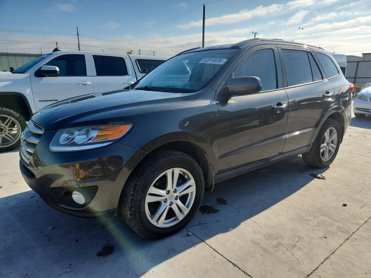 Salvage Hyundai SANTA FE Image