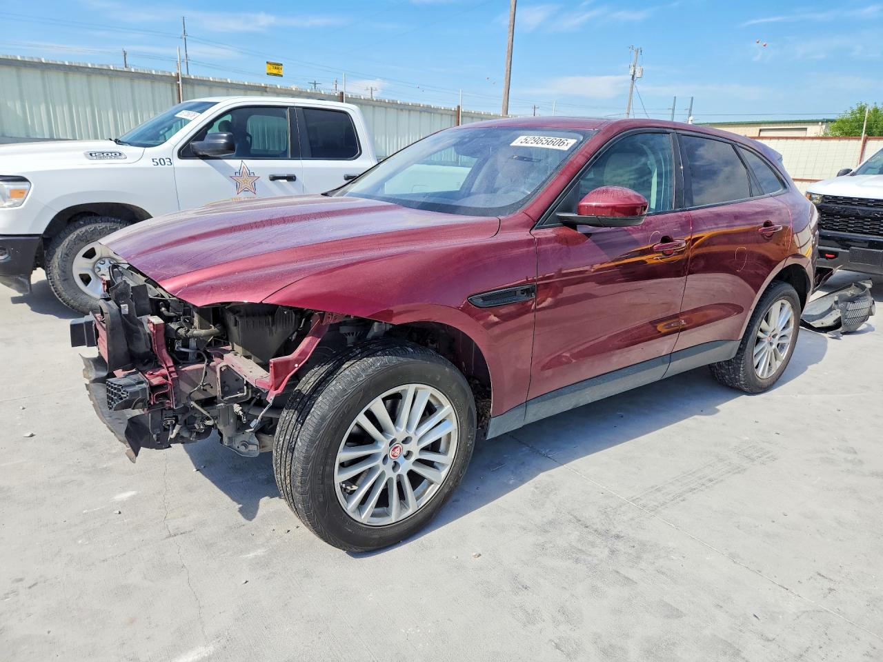 Salvage Jaguar F-PACE Image