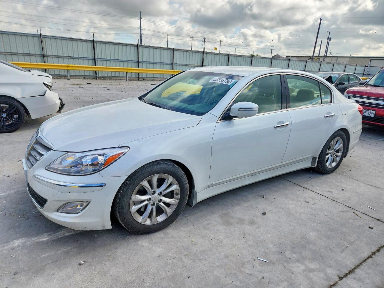 Salvage Hyundai Genesis Image