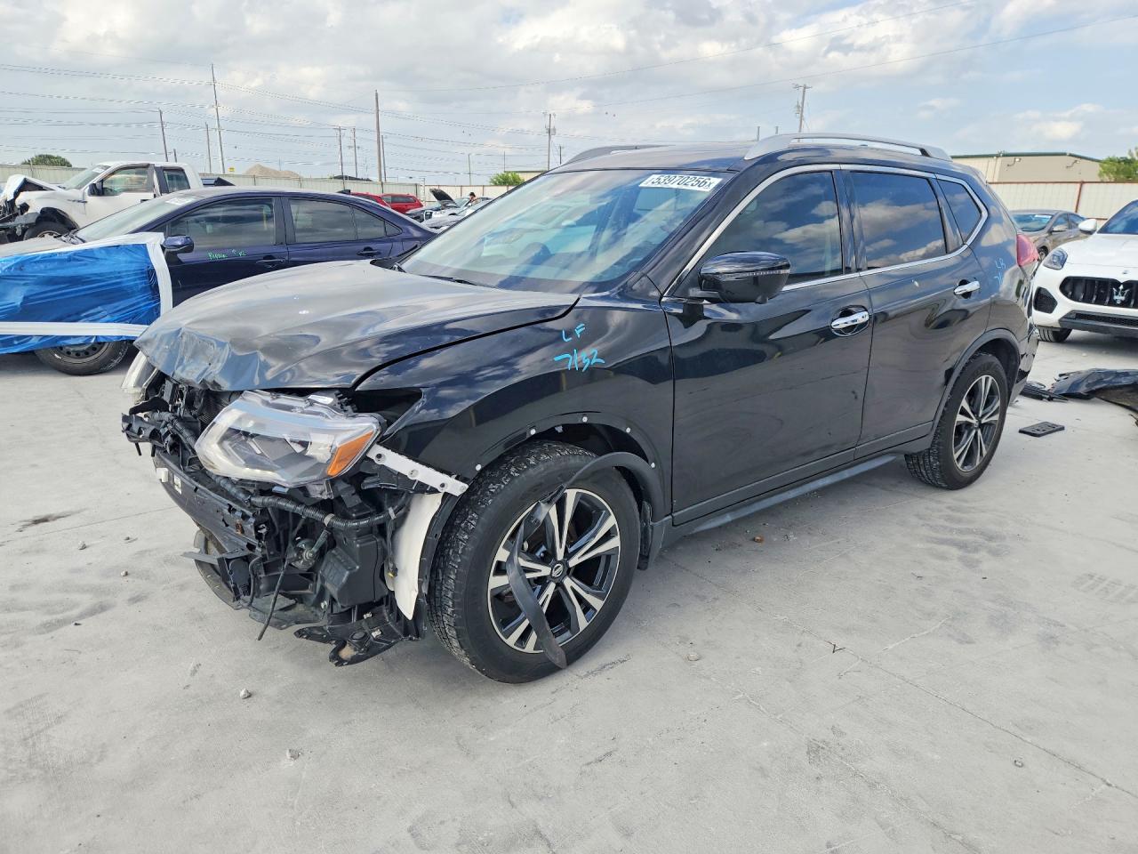 Salvage Nissan Rogue Image