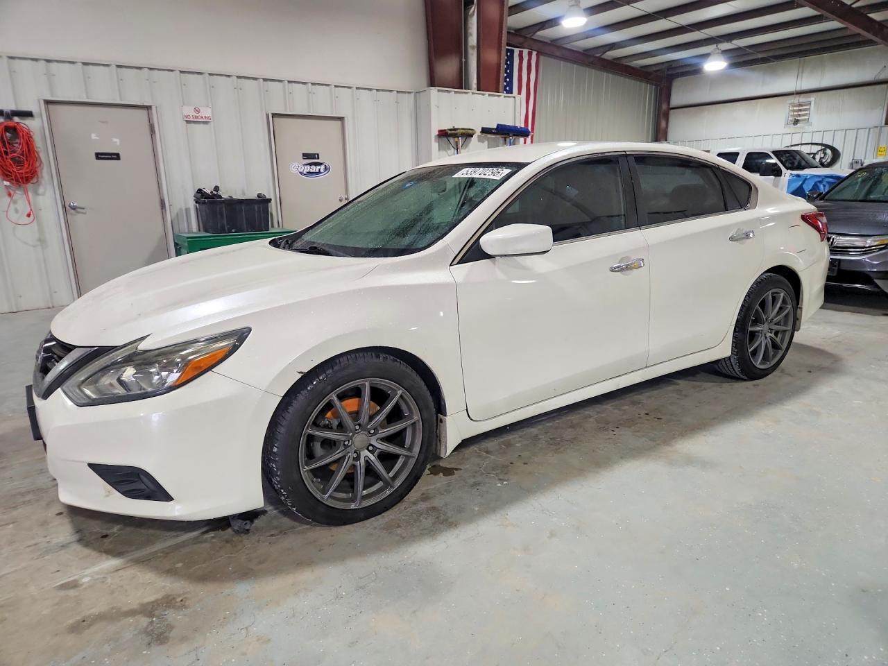 Salvage Nissan Altima Image