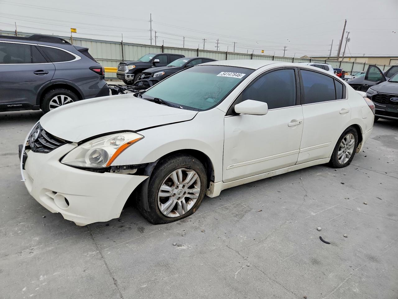 Salvage Nissan Altima Image