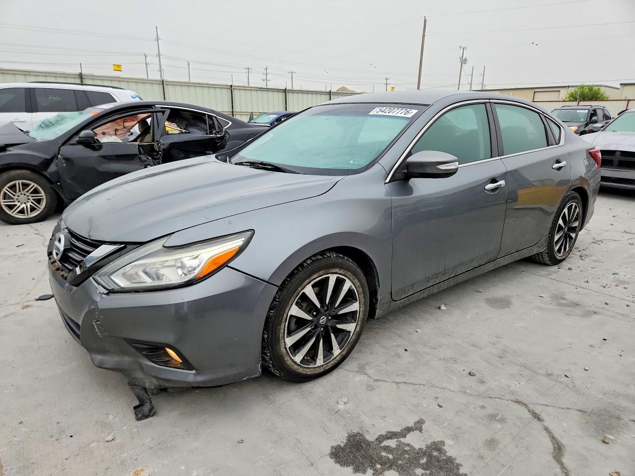 Salvage Nissan Altima Image