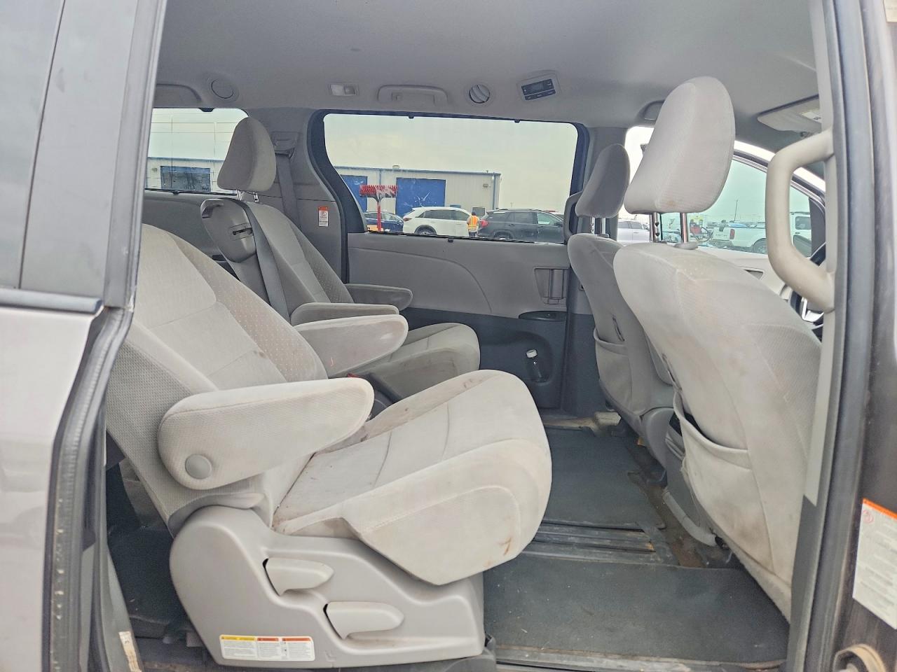 Toyota Sienna Le