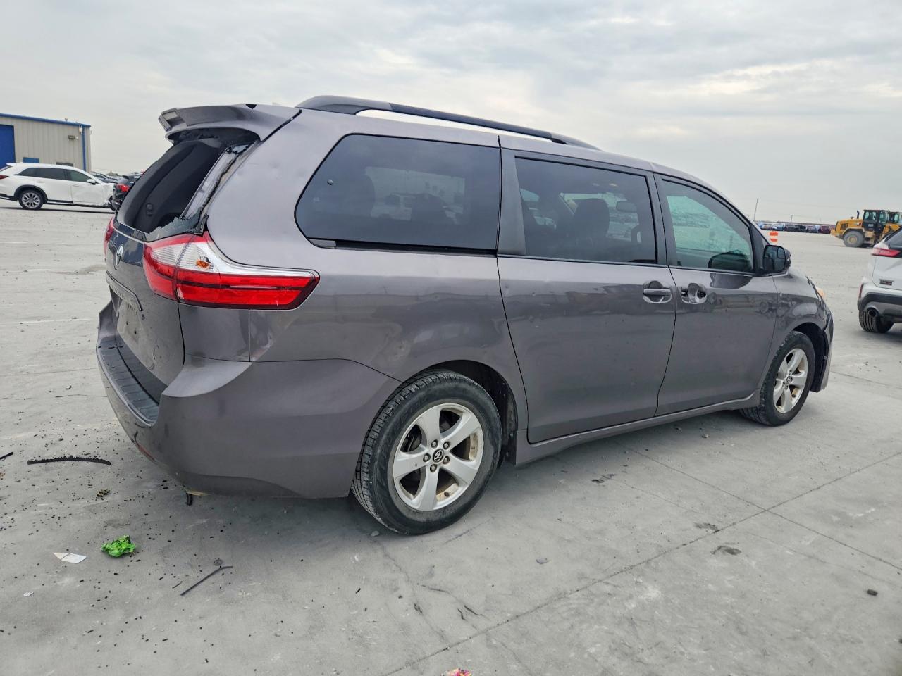 Toyota Sienna Le