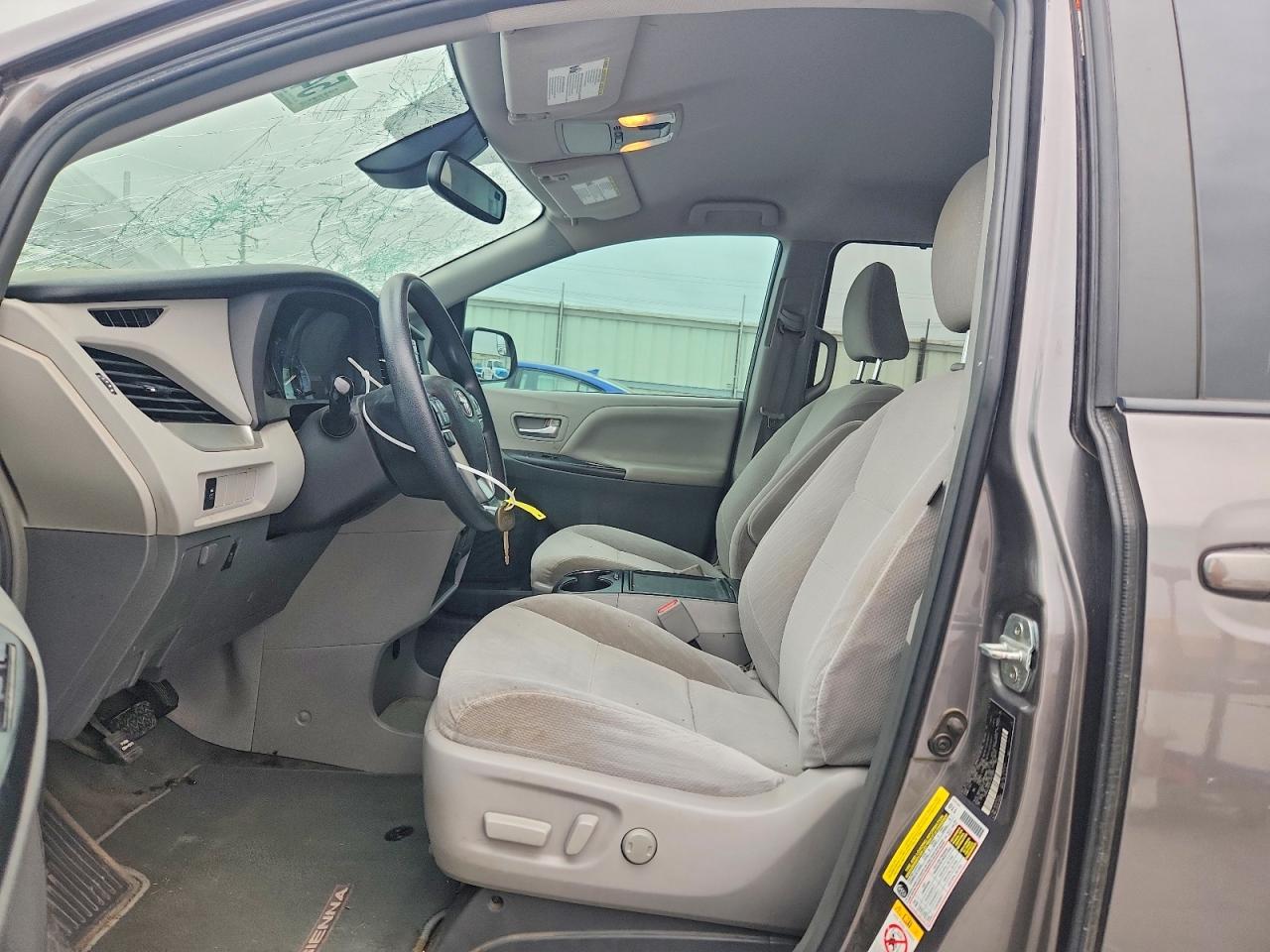 Toyota Sienna Le