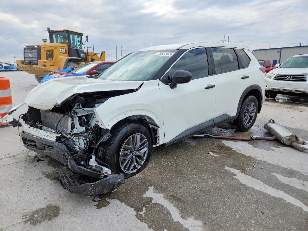 Salvage Nissan Rogue Image