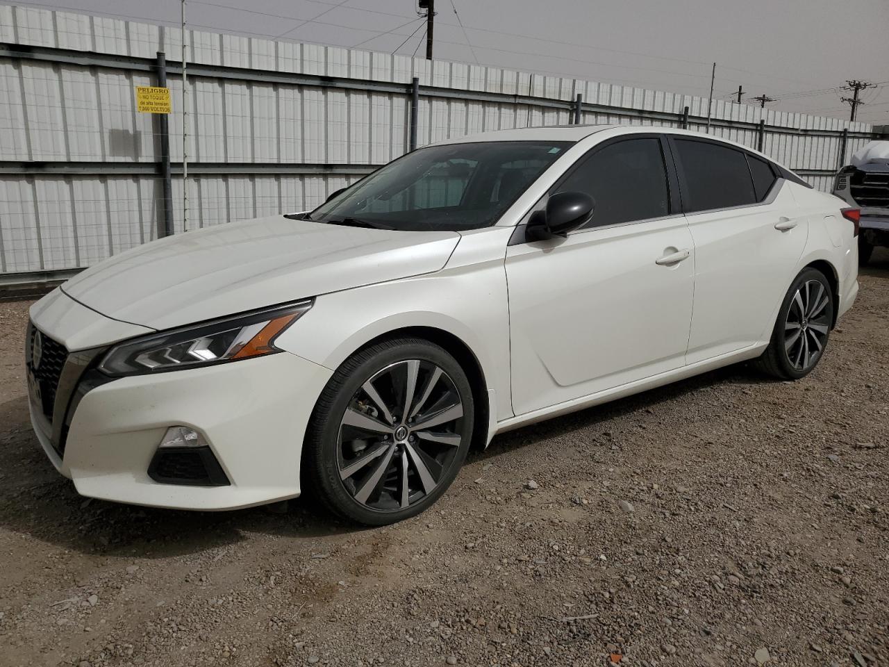 Salvage Nissan Altima Image