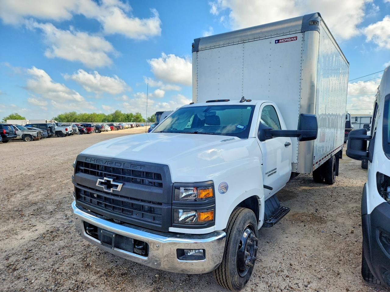 Salvage International Silverado Image