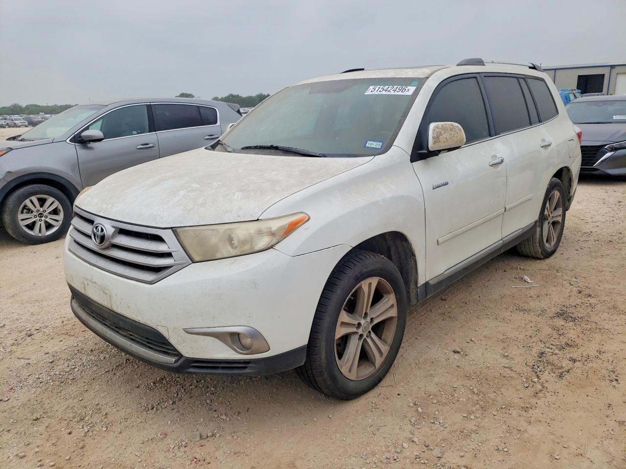 Salvage Toyota Highlander Image
