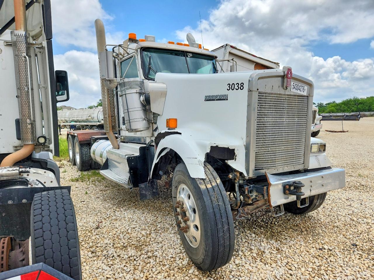 Salvage Kenworth W900 Image