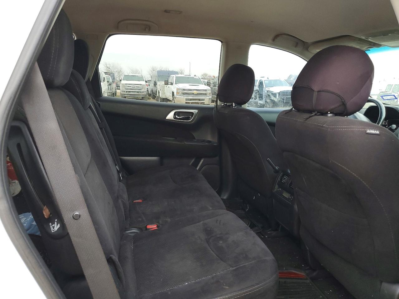 Nissan Pathfinder S