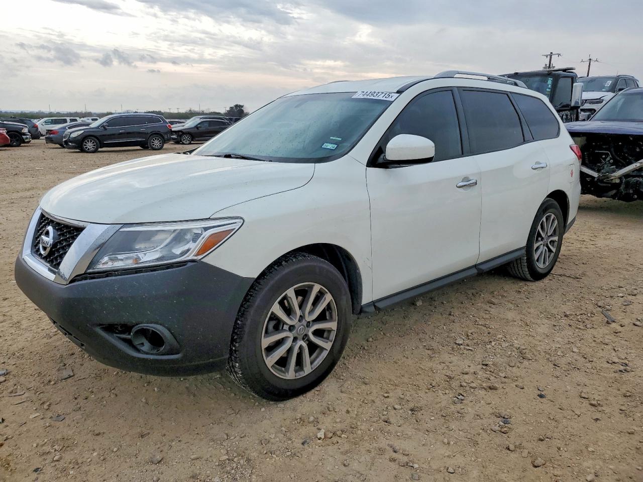 Salvage Nissan Pathfinder Image