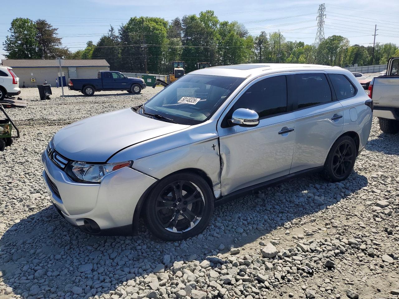 Salvage Mitsubishi Outlander Image