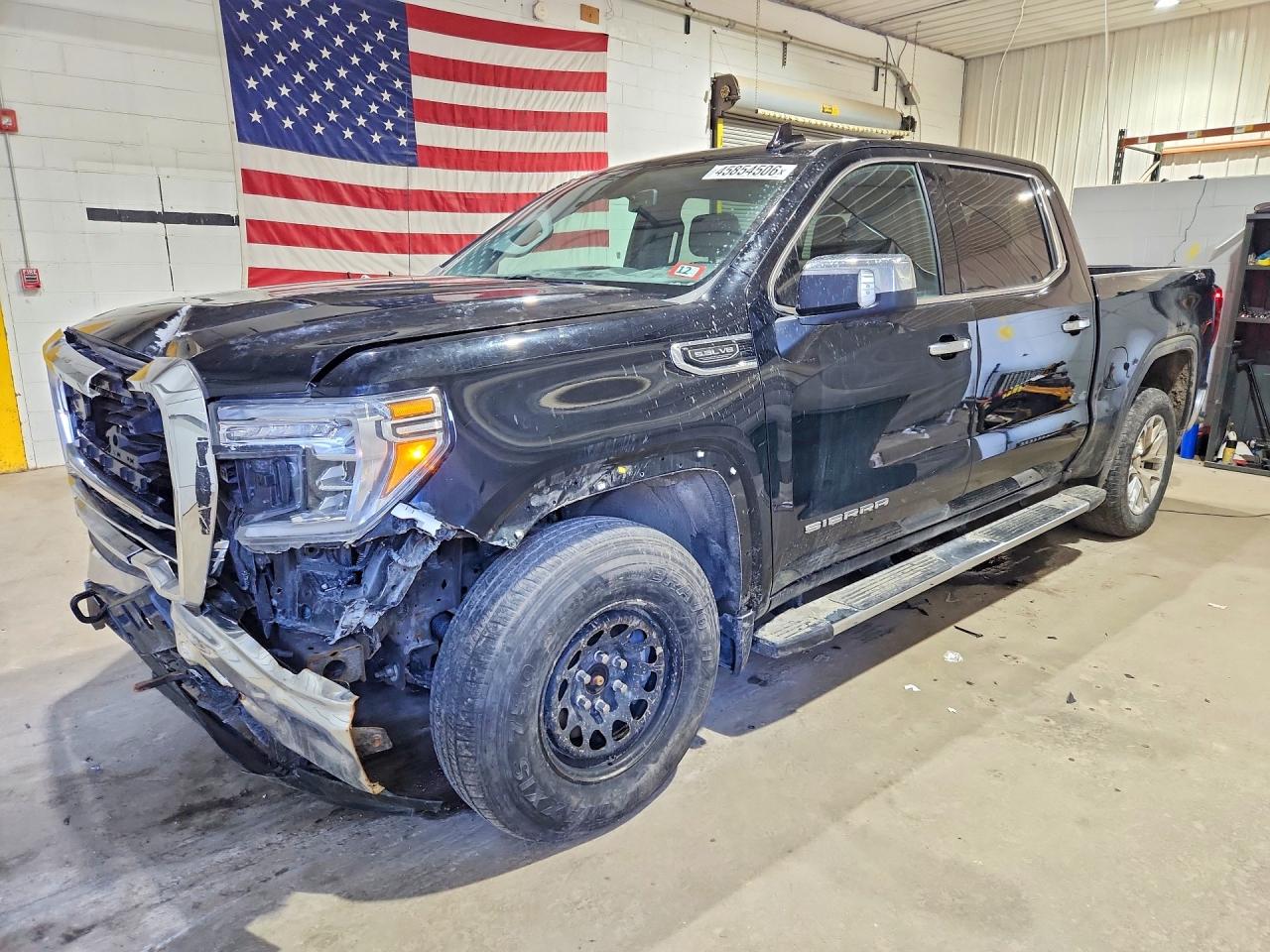 Salvage GMC Sierra Image