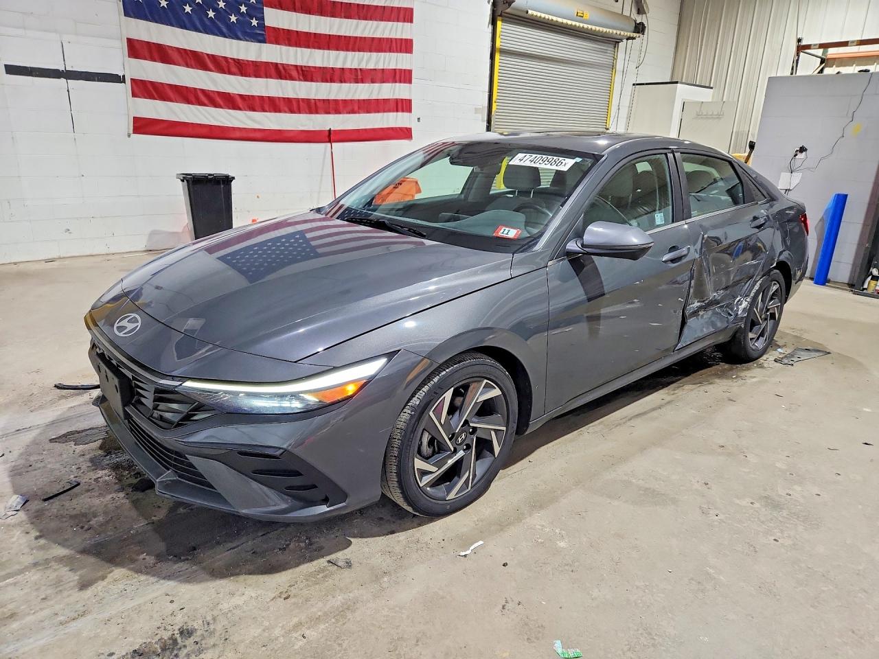Salvage Hyundai ELANTRA Image