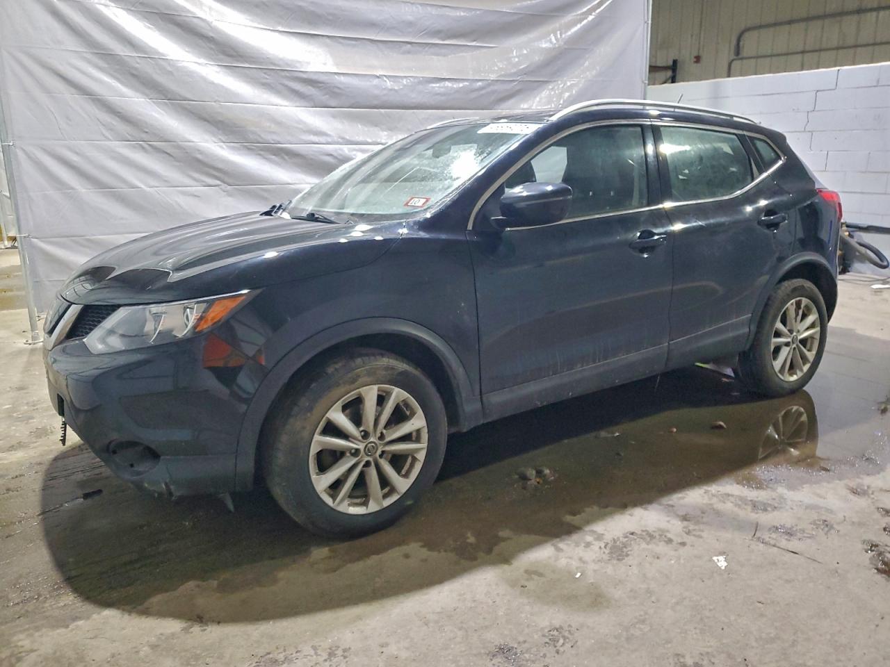 Salvage Nissan Rogue Image