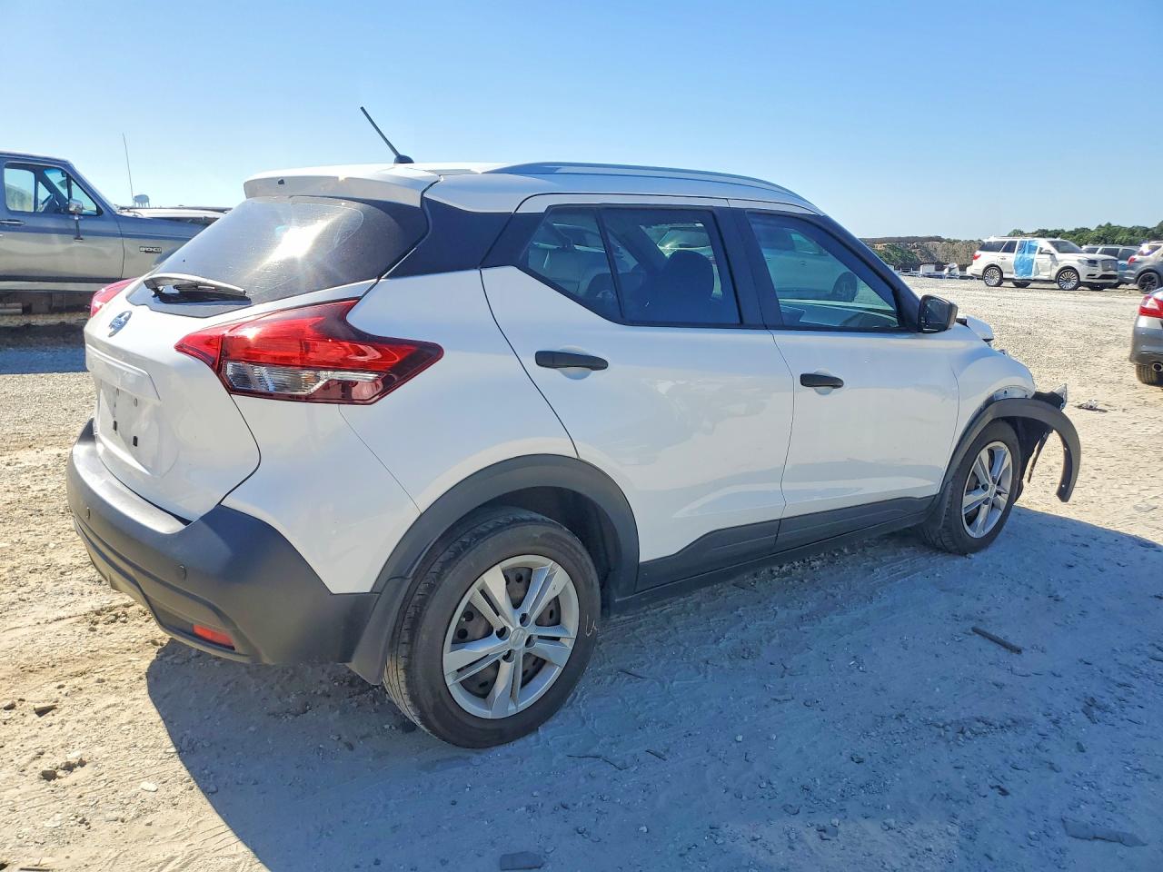 Nissan Kicks S