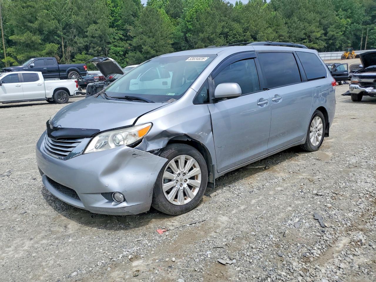Salvage Toyota Sienna Image