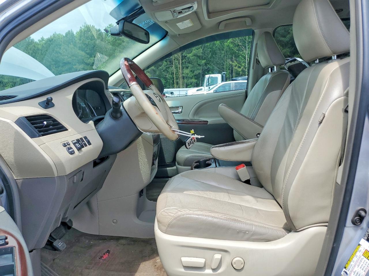Toyota Sienna Limited 7-passenger