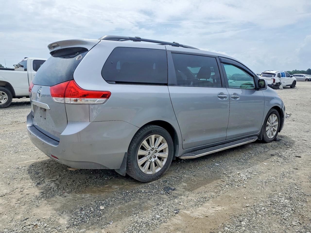 Toyota Sienna Limited 7-passenger