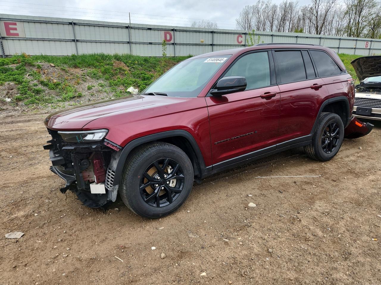 Salvage Jeep Grand Cherokee Image